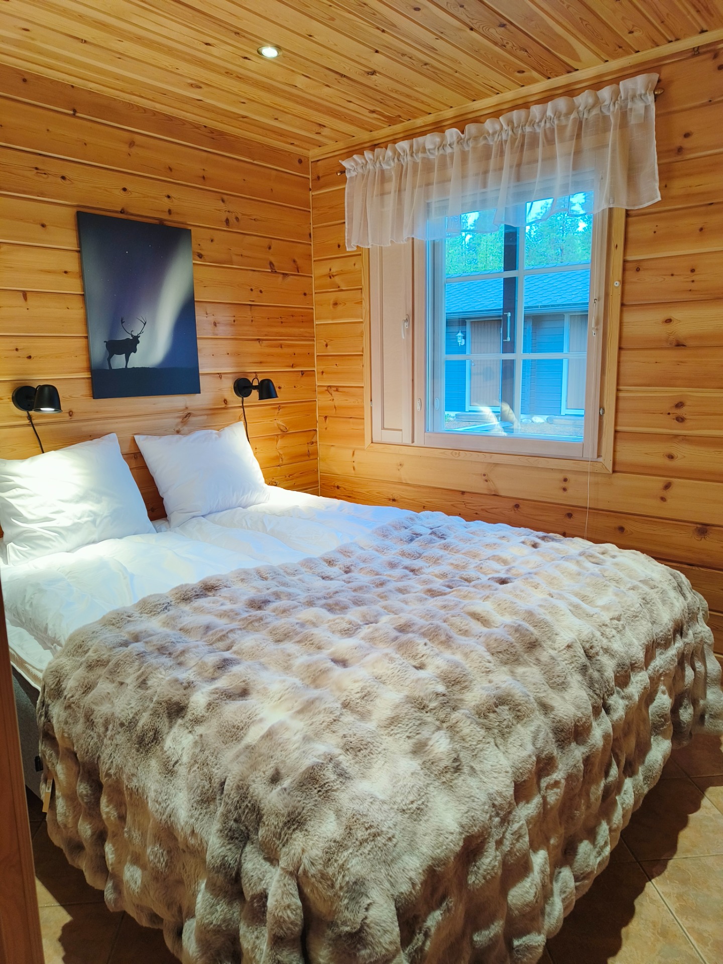 Makuuhuone (Kaarni-mökki)