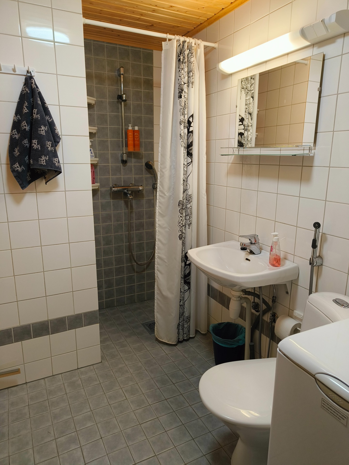Kylpyhuone (Kaarni-mökki)
